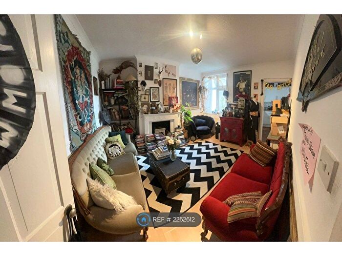 2 Bedroom Maisonette To Rent In Howard Road, London, SE25