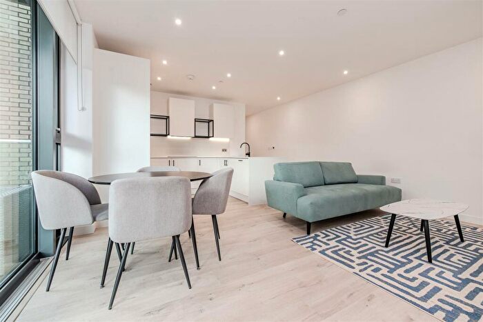 2 Bedroom Apartment To Rent In Willowbrook House, Coster Avenue, Hackney, N4