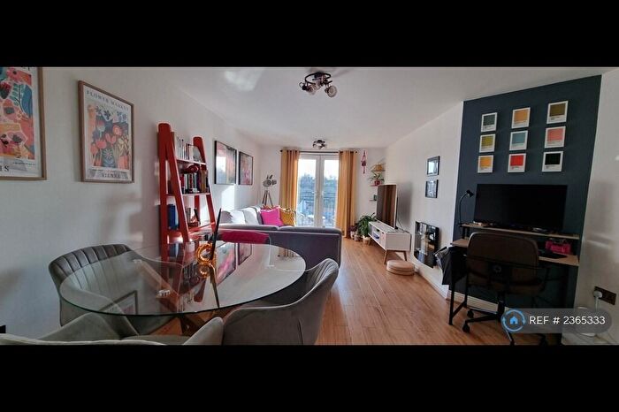 2 Bedroom Flat To Rent In Squires Court, Bristol, BS3