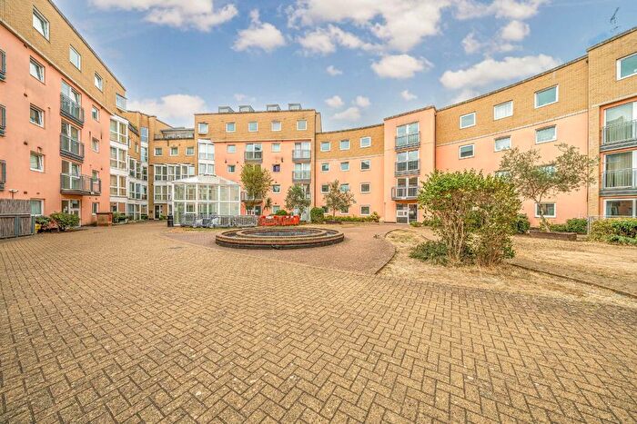 1 Bedroom Flat To Rent In Wooldridge Close, Feltham, TW14