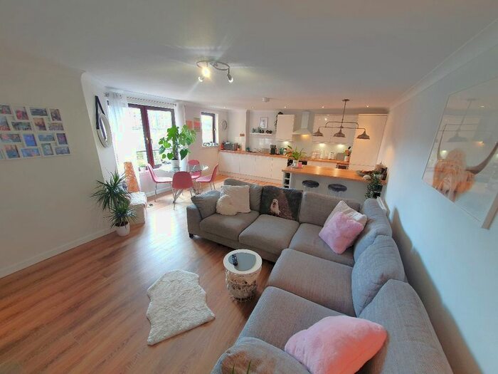 2 Bedroom Flat To Rent In Roseangle, Dundee, DD1