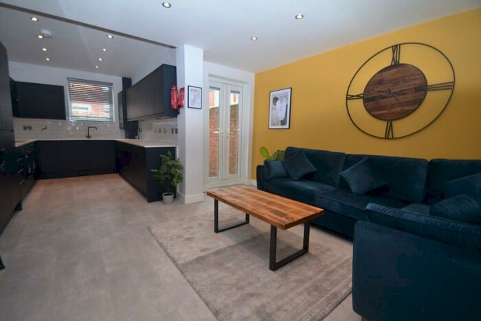 6 Bedroom End Of Terrace House To Rent In Brailsford Road, Fallowfield, Manchester, M14