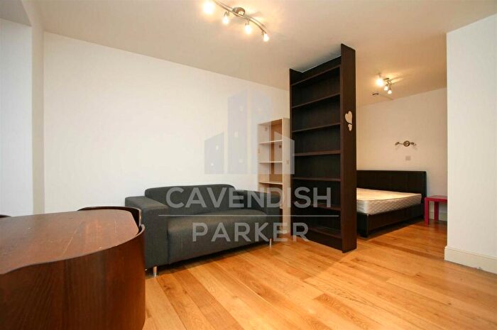 Flat To Rent In Bride Street, Islington, London, N7