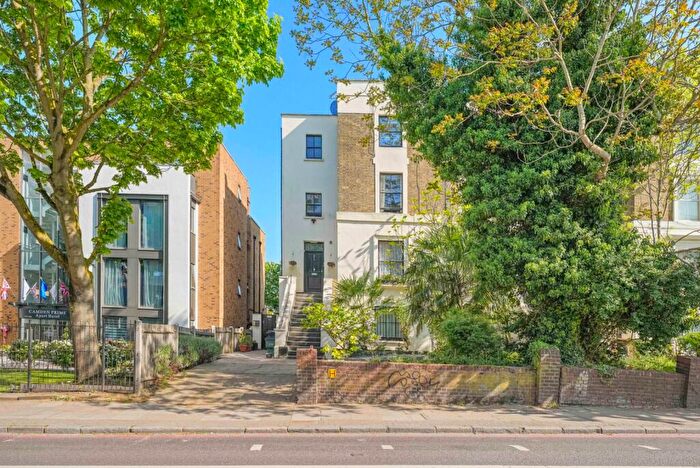 3 Bedroom Flat To Rent In Camden Road, Islington, N7