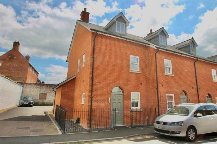 3 Bedroom Town House To Rent In Salt Lane, Salisbury, SP1