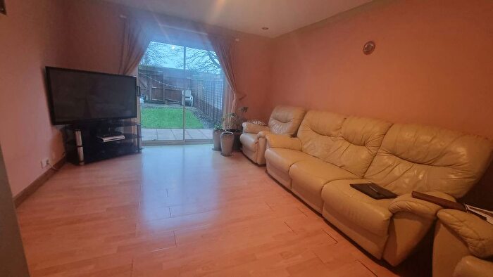 2 Bedroom Semi Detached House To Rent In Juniper Way, Hayes, UB3