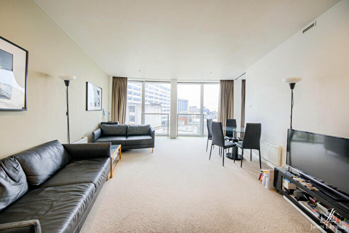 2 Bedroom Apartment To Rent In The Rotunda, New Street, Birmingham, B2