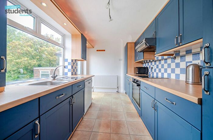 4 Bedroom Semi-Detached House To Rent In Nyetimber Hill, Brighton, BN2