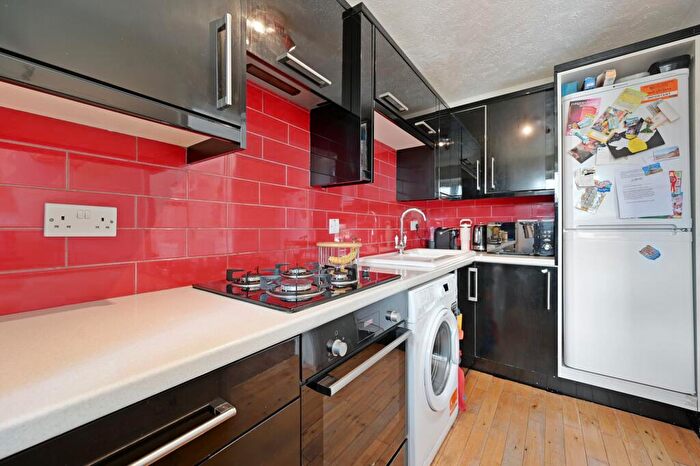 1 Bedroom Apartment For Sale In Kirk Rise, Sutton, SM1