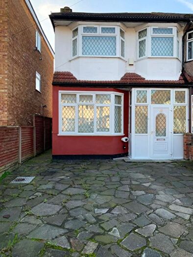3 Bedroom Semi-Detached House To Rent In Hampton Road, London, E4