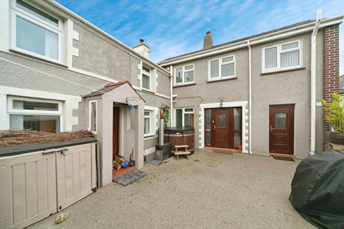 5 Bedroom Semi-detached House For Sale In Llanddeiniolen, Caernarfon, Gwynedd, LL55