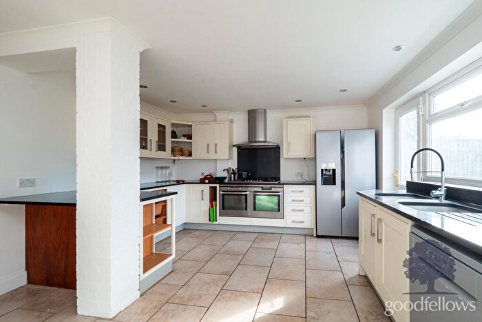 5 Bedroom Semi-Detached House To Rent In Foresters Drive, Wallington, SM6