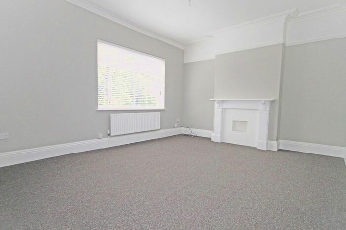 2 Bedroom Flat To Rent In Abbey Drive East, Grimsby, DN32