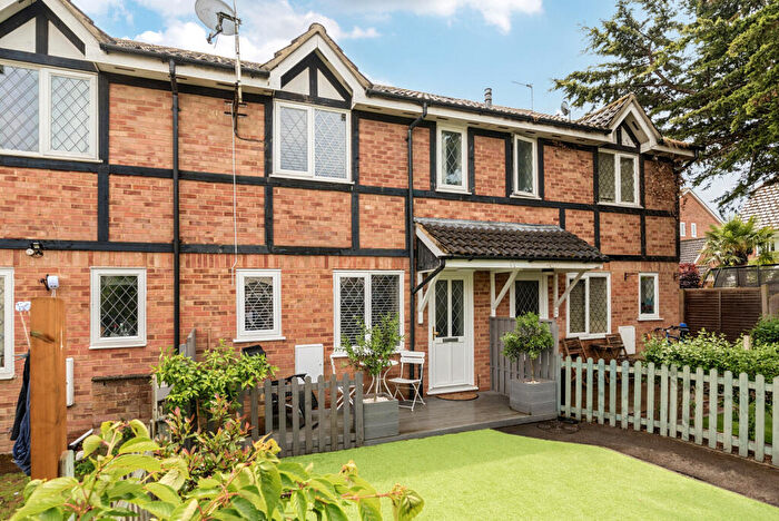 1 Bedroom Terraced House For Sale In Wakefield Close, Byfleet, KT14