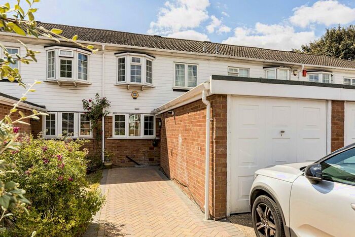 3 Bedroom Terraced House To Rent In Queensbridge Park, Isleworth, TW7