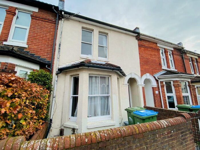 3 Bedroom House To Rent In Somerset Road, SO17