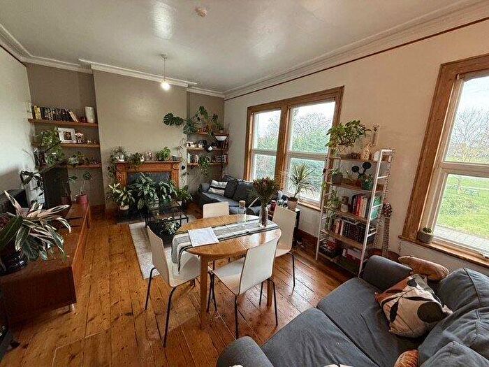 2 Bedroom Maisonette To Rent In High Road, Wood Green, N22