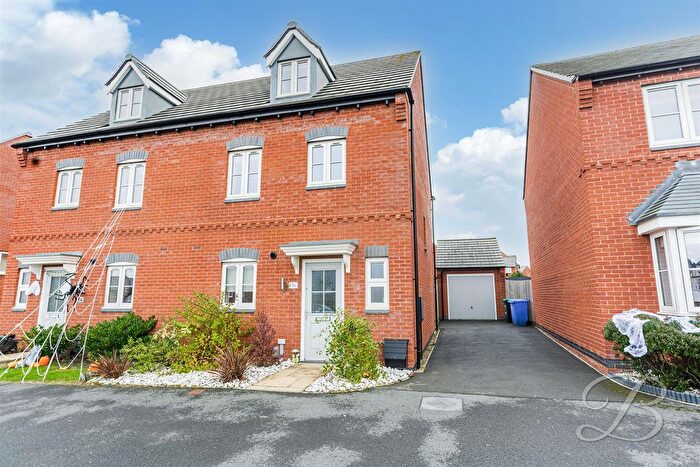 4 Bedroom Semi Detached House For Sale In Lindhurst Way West, Berry Hill, Mansfield, NG18