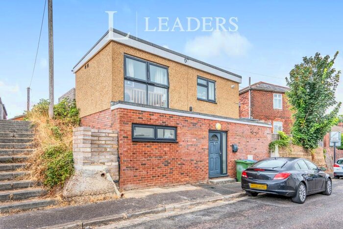 3 Bedroom Detached House To Rent In Bridge Road - Southampton -, SO19