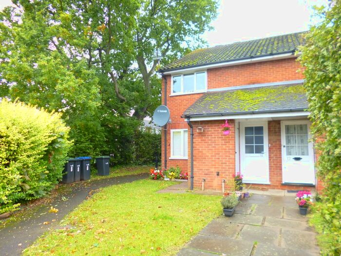 1 Bedroom Maisonette To Rent In Green Road, London, N14