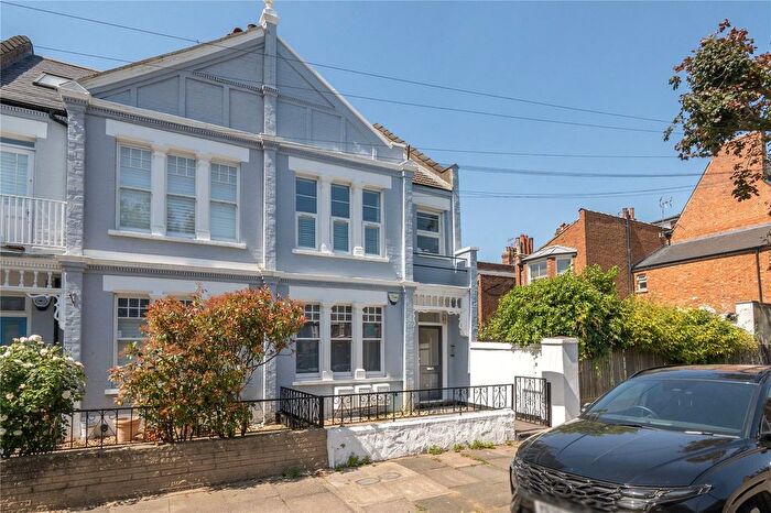 1 Bedroom Flat For Sale In Oakley Gardens, London, N8