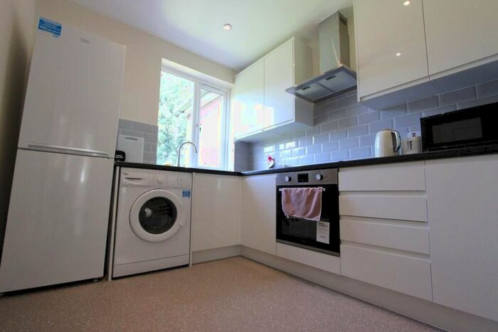 1 Bedroom Apartment To Rent In Waterfall Road, London, N11