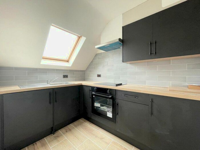 1 Bedroom Flat To Rent In Church Road, P17