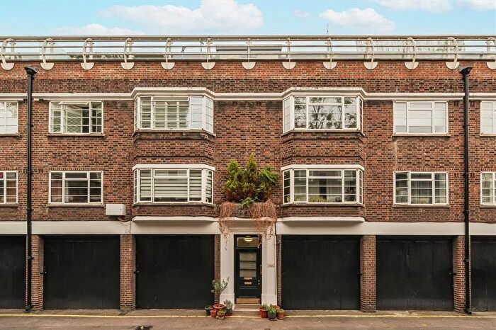2 Bedroom Flat For Sale In Gower Mews, Fitzrovia, WC1E