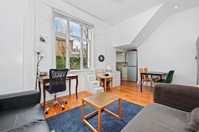 1 Bedroom Semi-Detached House To Rent In Burghley Road, Kentish Town, NW5