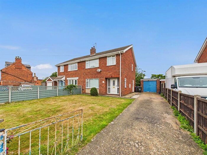 3 Bedroom Semi-Detached House For Sale In Keddington Road, Louth, LN11