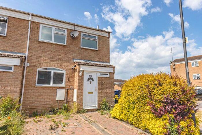 3 Bedroom Terraced House For Sale In Newchurch Road, Slough, SL2
