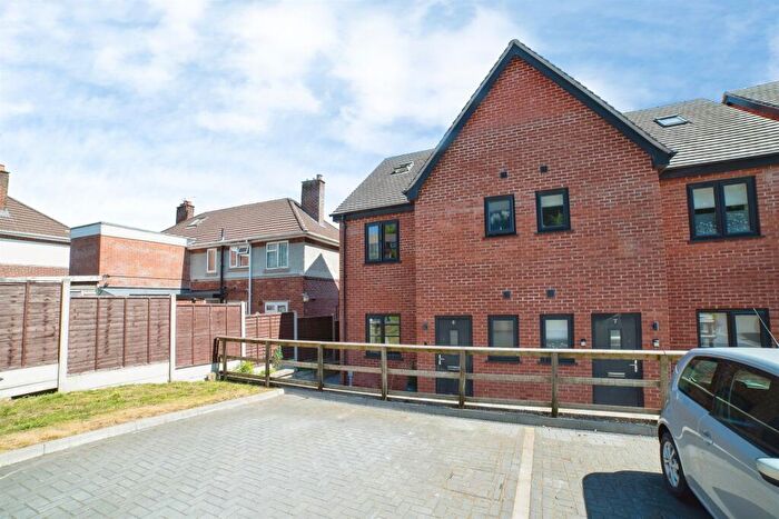 3 Bedroom Town House For Sale In Banks Close, Ambergate, Belper, DE56