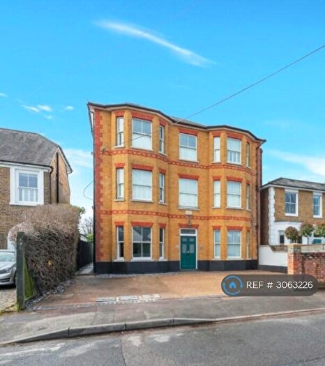 1 Bedroom Flat To Rent In Suffolk House, Weybridge, KT13