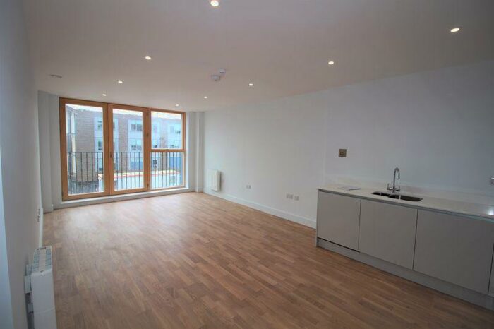 2 Bedroom Flat To Rent In Bed Apartment, Riverside View, BS31