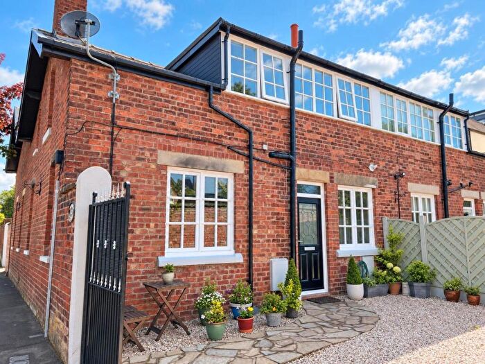 2 Bedroom Cottage To Rent In Clifton Drive, Lytham, Lytham St Annes, FY8