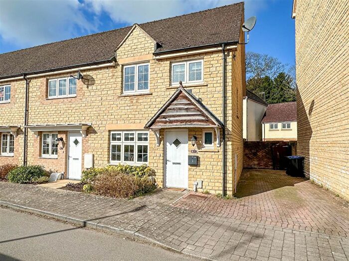 3 Bedroom Semi-Detached House To Rent In Sir Bernard Lovell Road, Malmesbury, SN16
