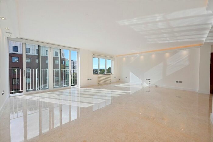 3 Bedroom Flat To Rent In Abbots House, St.Mary Abbots Terrace, London, W14