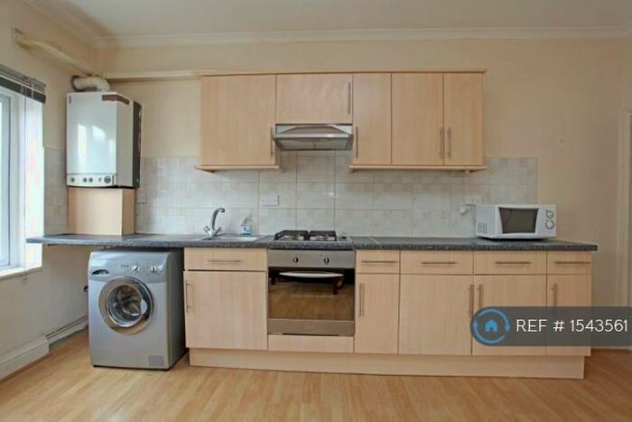 2 Bedroom Maisonette To Rent In High Road Leytonstone, London, E11