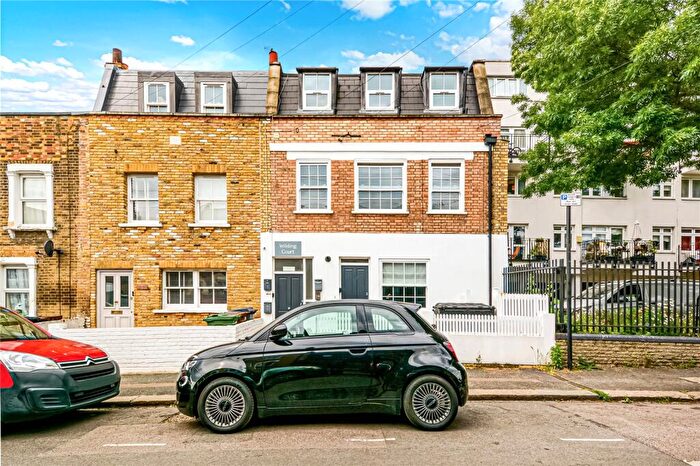 2 Bedroom Flat For Sale In Eden Road, Walthamstow, London, E17