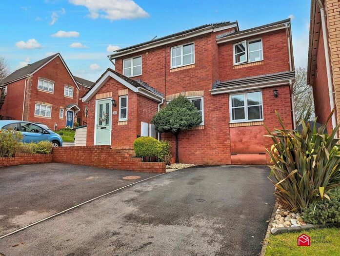 4 Bedroom Detached House For Sale In Derwen Fawr, Cilfrew, Neath, Neath Port Talbot., SA10