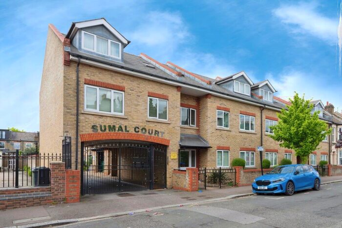 2 Bedroom Flat To Rent In Ashville Road, Leyton, E11