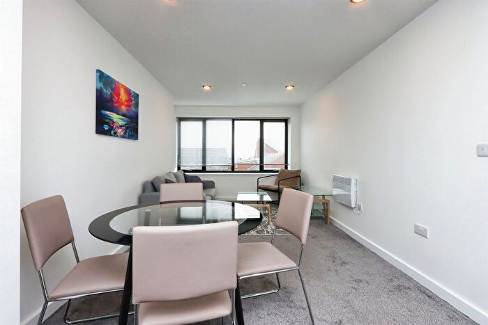 1 Bedroom Flat For Sale In Burlington Square, Chesterfield, S40
