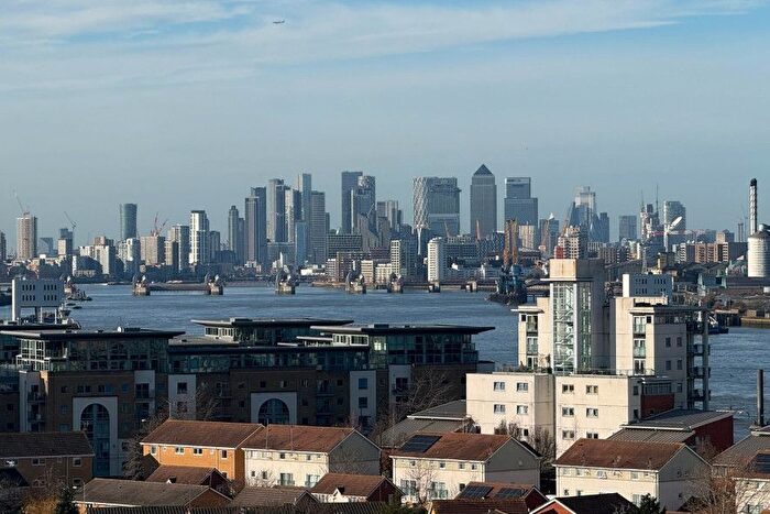 2 Bedroom Flat For Sale In Pier Way, London, SE28
