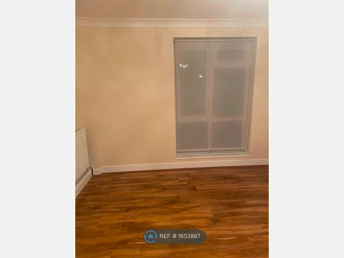 1 Bedroom Flat To Rent In Chetwode Road, Tadworth, KT20