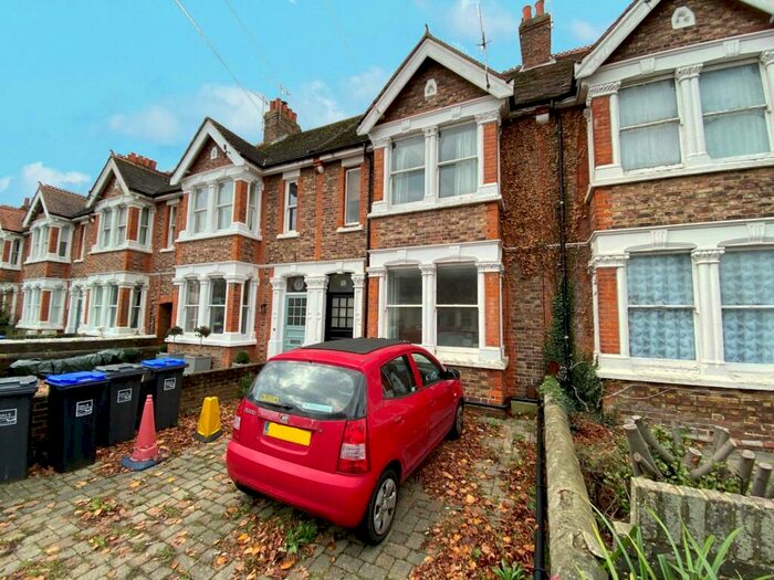 2 Bedroom Apartment To Rent In Shakespeare Road, Worthing, West Sussex, BN11