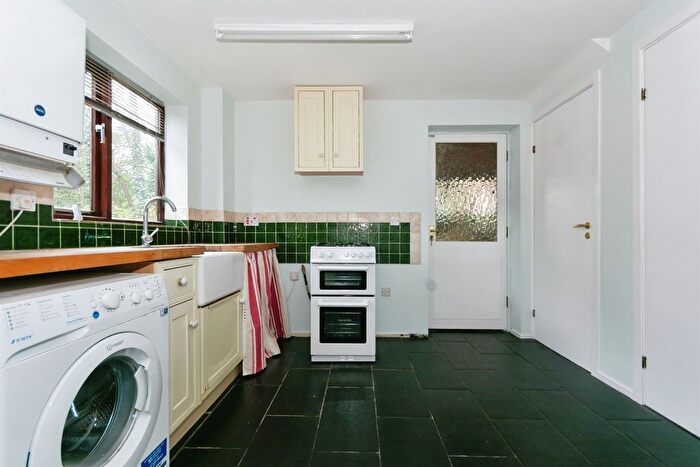 2 Bedroom Detached House For Sale In Raddlebarn Farm Drive, Selly Oak, Birmingham, B29