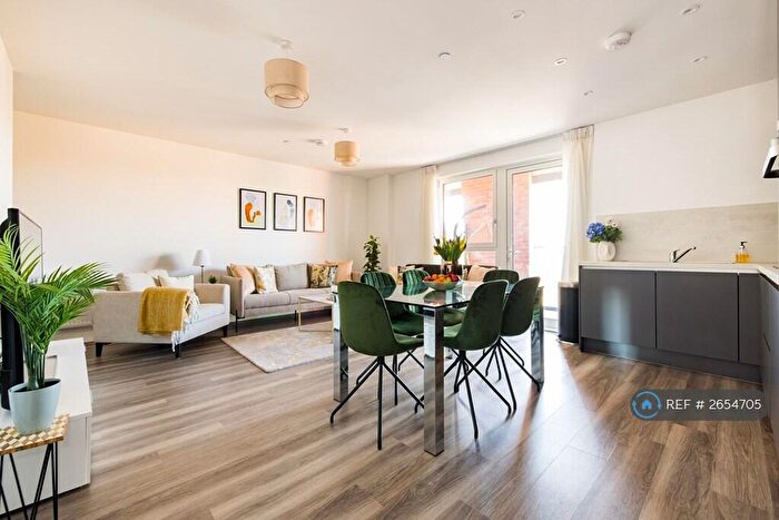 3 Bedroom Flat To Rent In Green Street, London, E13