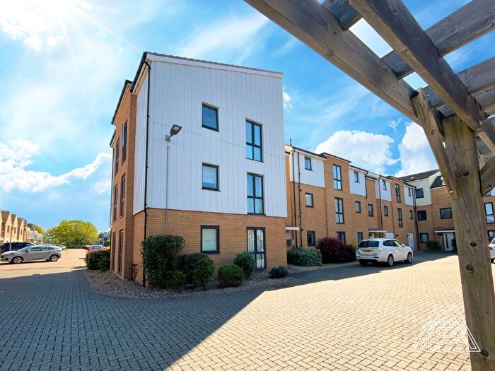 2 Bedroom Flat For Sale In Falcon Avenue, South Ockendon, Essex, RM15