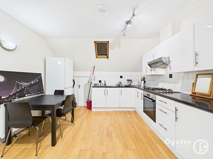 2 Bedroom Flat To Rent In Moneyhill Parade, Rickmansworth, WD3