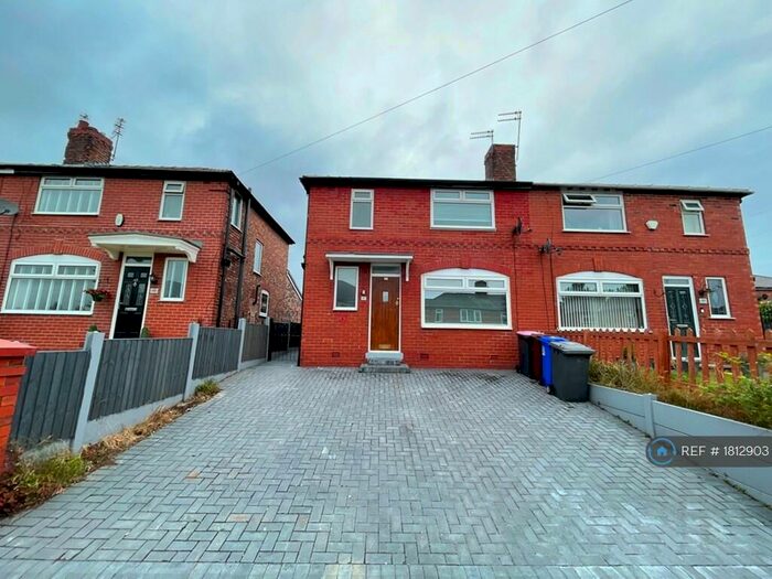 3 Bedroom Semi-Detached House To Rent In Parksway, Manchester, M27